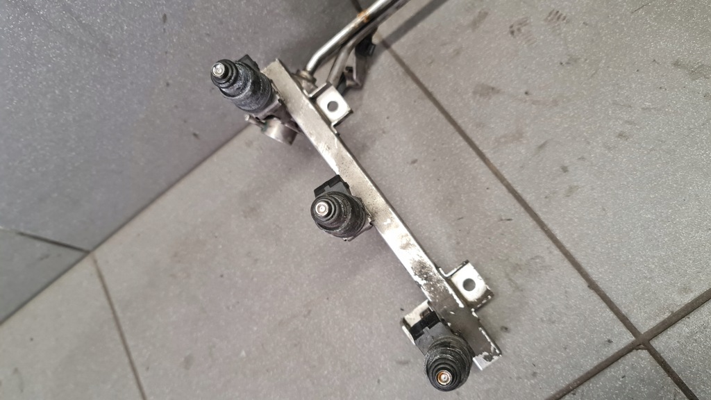 фото №6, Молдинг упорскування форсунки audi a6 c5 2.4 078133681a