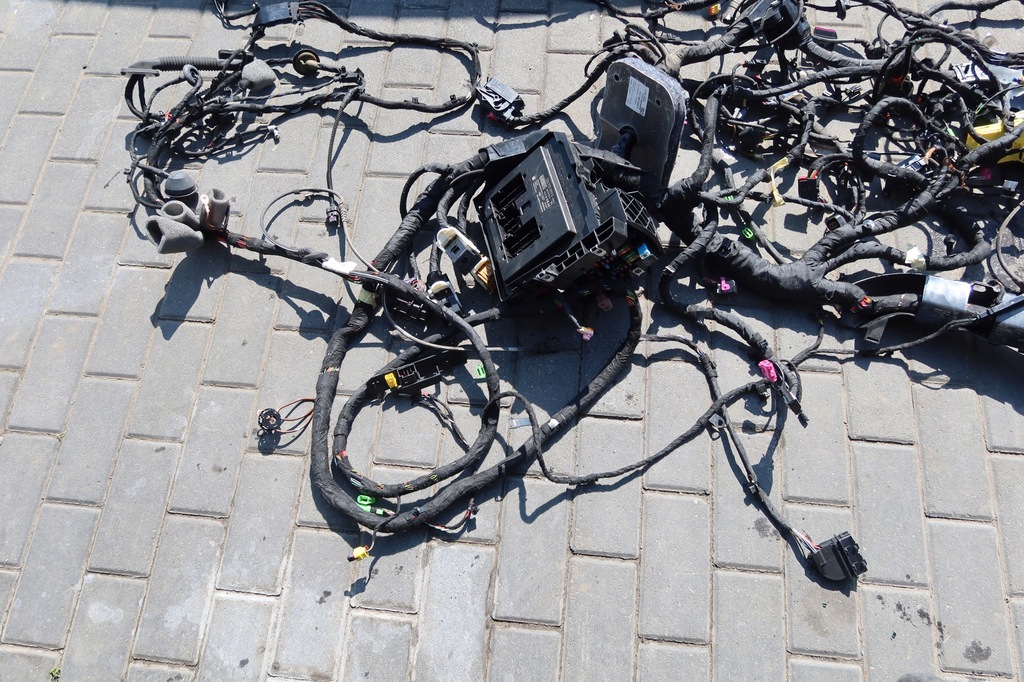 фото №8, Электропроводка салона кабины отсек двигателя skoda kamiq