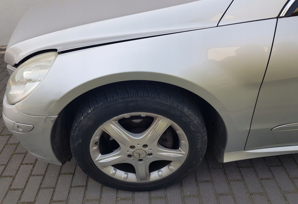 фото №1, Mercedes r w251 крыло передний перед левый c775