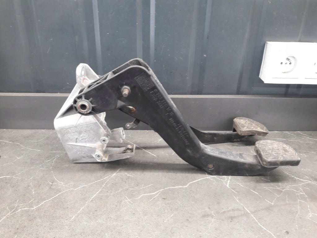 Купити A2102900519 mercedes w210 педаль гальма зчеплення