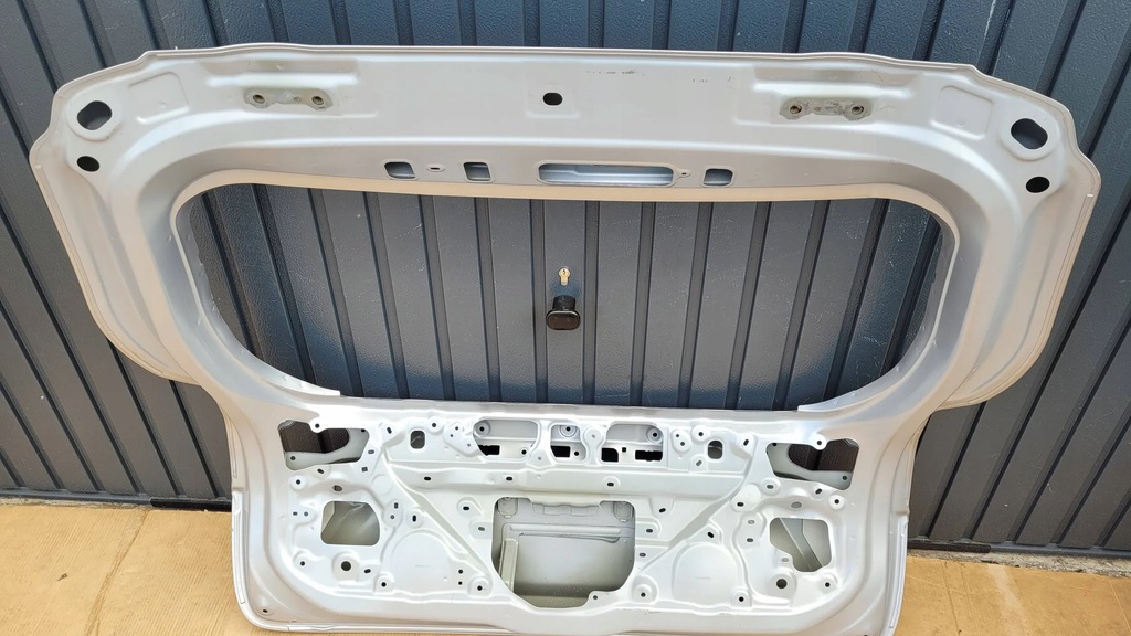 фото №11, Toyota yaris cross 21- крышка багажника багажника задняя fv