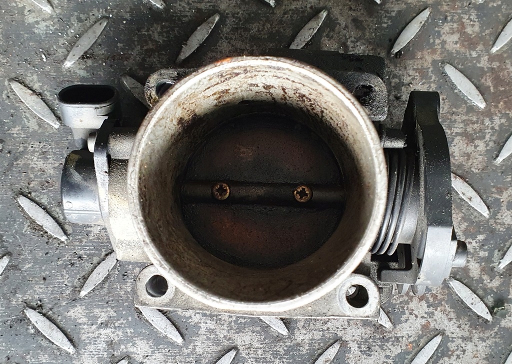 фото №1, Дроссельная заслонка volvo v40 1.8 72791000