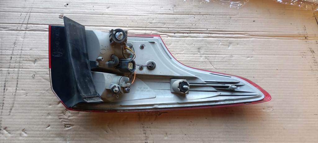 Focus mk3 универсал лампа правый задний  w крыло led bm51-13404-g led Цена