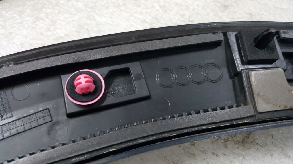 фото №10, Молдинг крила лівий задня audi q8 4m8853817d демонтаж