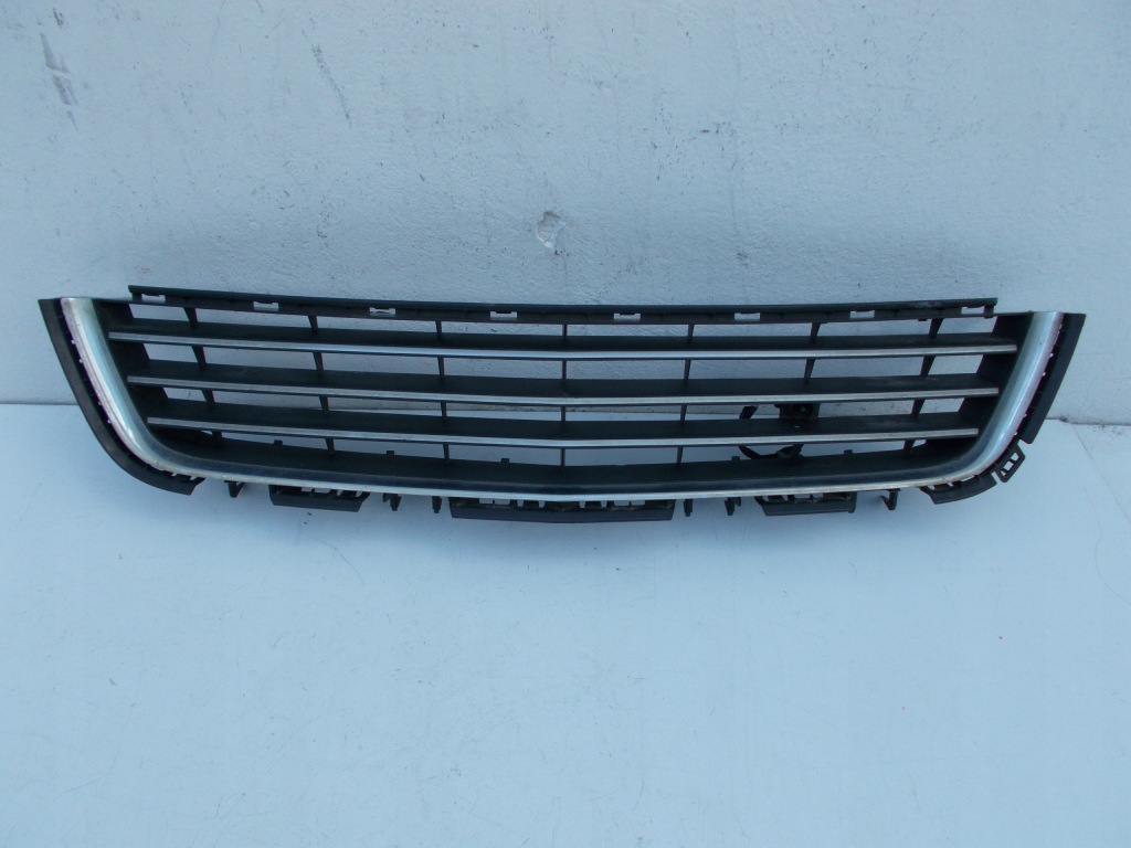 Купити Решітка  решітка бампера середня opel astra h 3 3 рестайлінг