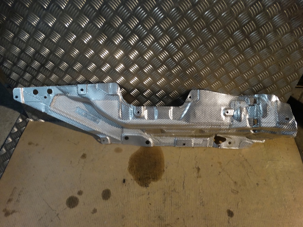 фото №1, Idealna защита тепловая правая mercedes w223 1