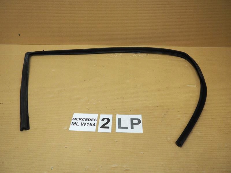 Купити Прокладка скло лівий перед mercedes ml w164