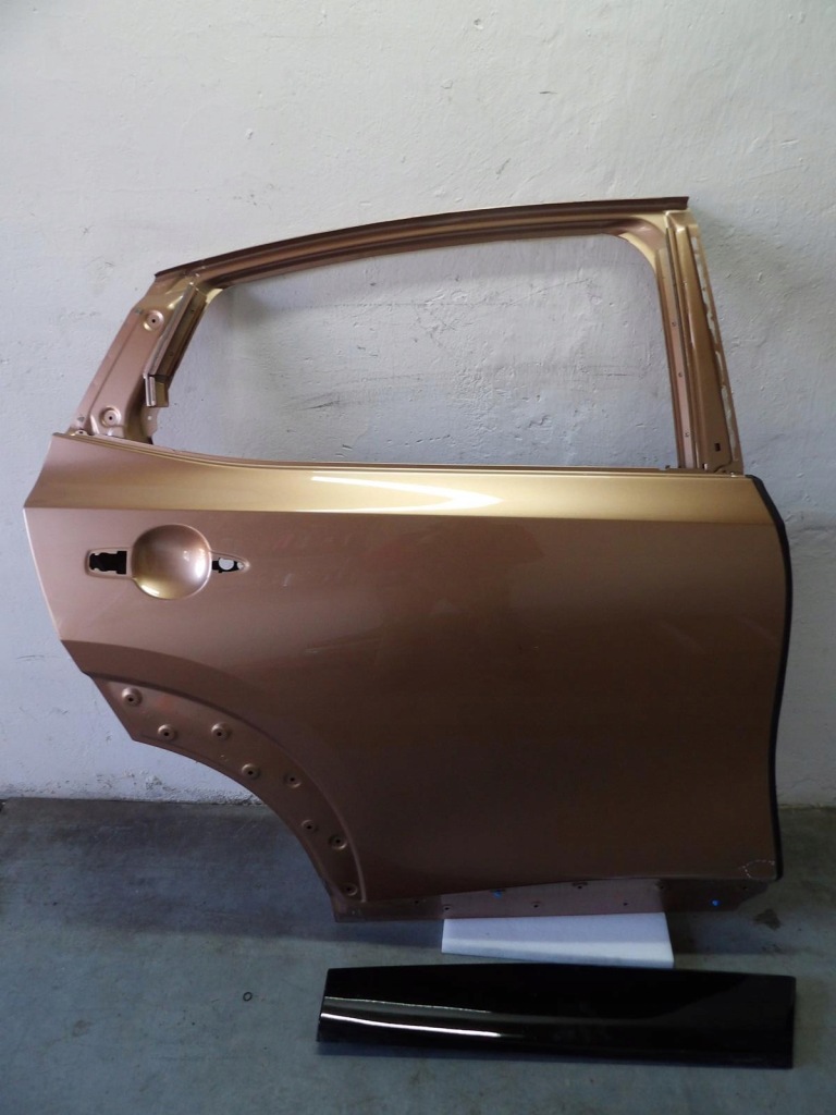 Купити Двері праве правий задній nissan ariya 2023- xgj