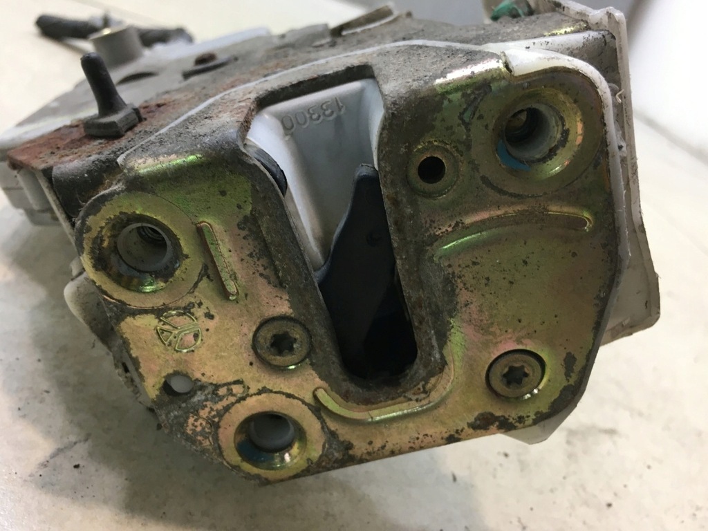 фото №8, Замок дверь правый задняя primera p11 lift 6 pin