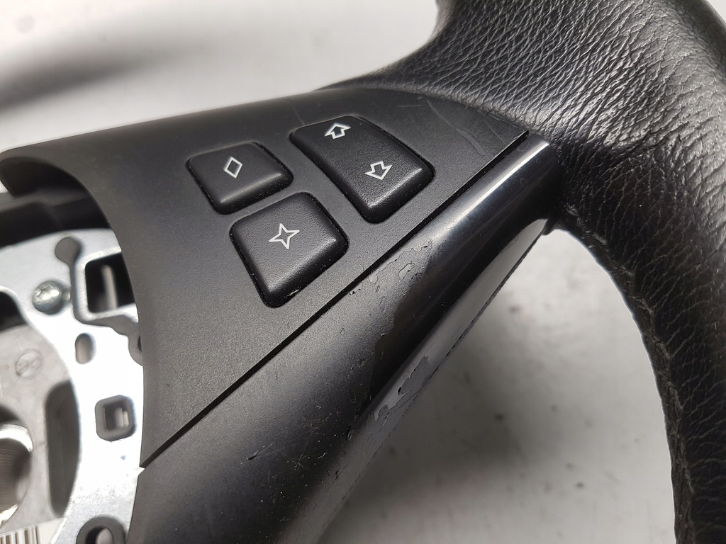 фото №6, Bmw 3 e93 e92 e90 m-pakiet воздуховод кожаный