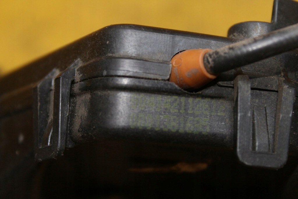 фото №7, Замок двері правий задня w203 kombi 2037300235