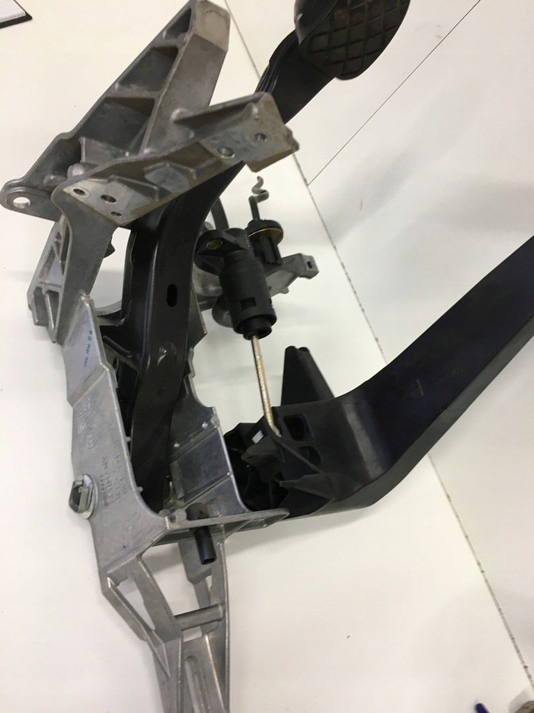 фото №14, Audi a4 b6 b7 01-08r педали педаль сцепления тормоза механическая коробка передач 8e1721117a