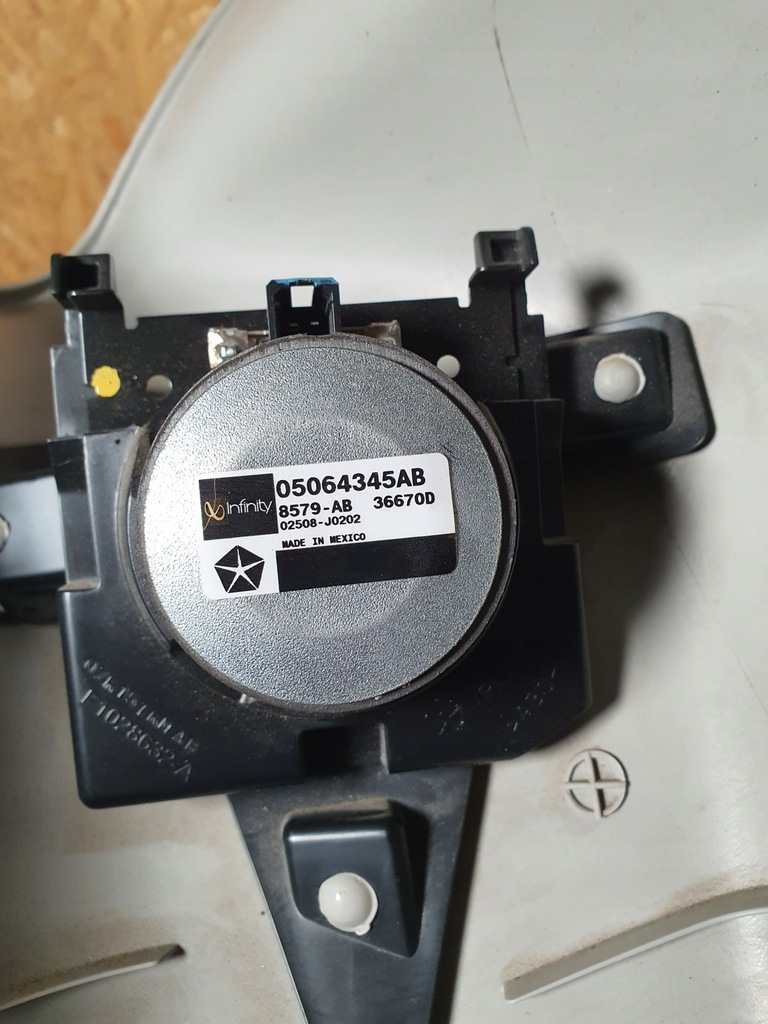 фото №8, Chrysler voyager обшивка стойка левый задняя+ динамик