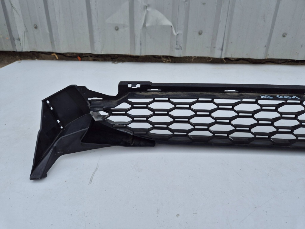 Bmw x3 g01 18- решітка нижня бампера передній 8064599 Зі Шроту