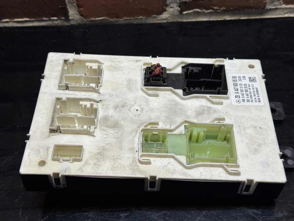 Купити Mercedes w447 модуль sam a4479009509