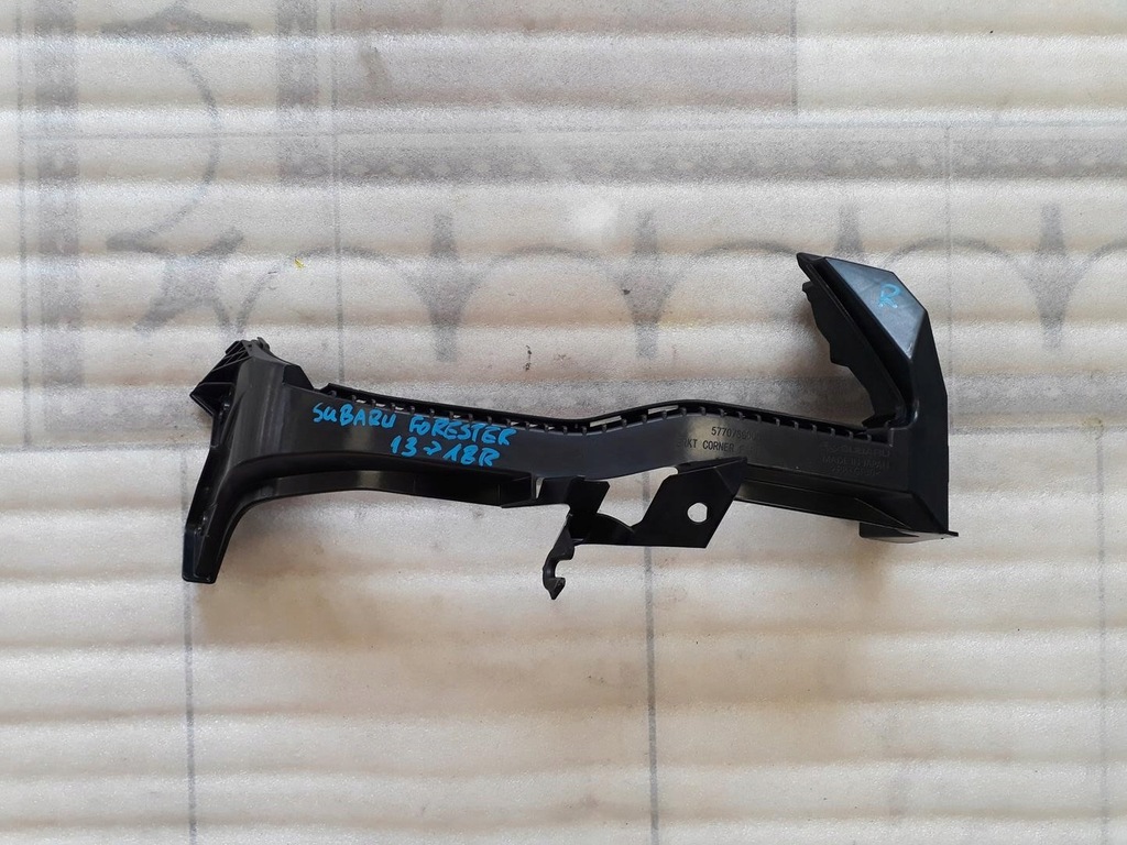 фото №1, Subaru forester 2013-2018 rok молдинг кронштейн бампера правий 57707sg000