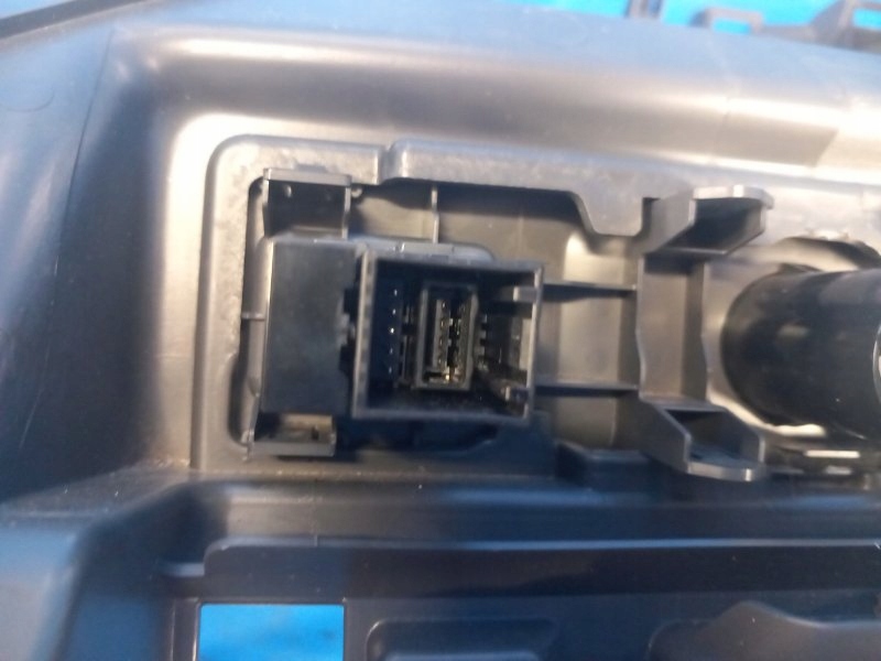 фото №3, Usb разъем toyota prius plus 11-14 8619048030