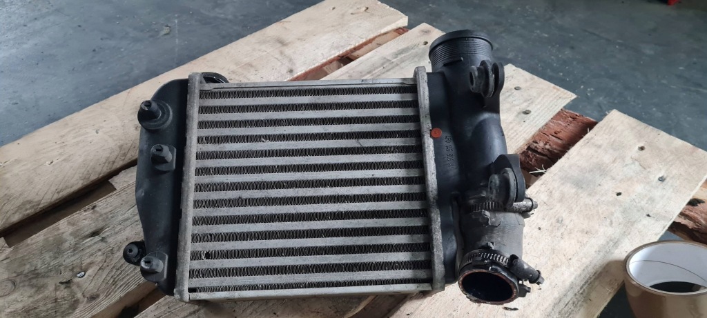 A6 c6 рестайлинг  радиатор интеркулер воздуха правая перед 3.0 tdi 4f0145806aa Цена