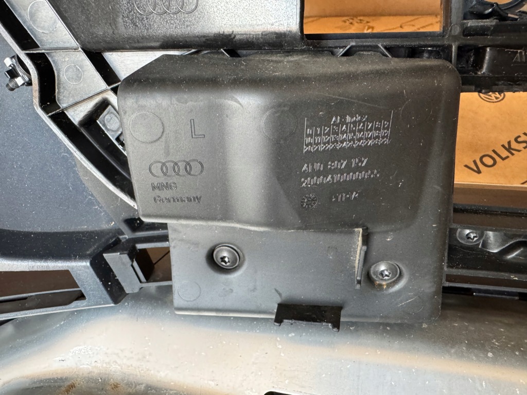 фото №15, Audi a8 d5 4n 60tfsi 460 km бампер перед передний pdc решётка радиатора q0q0 4n0807697