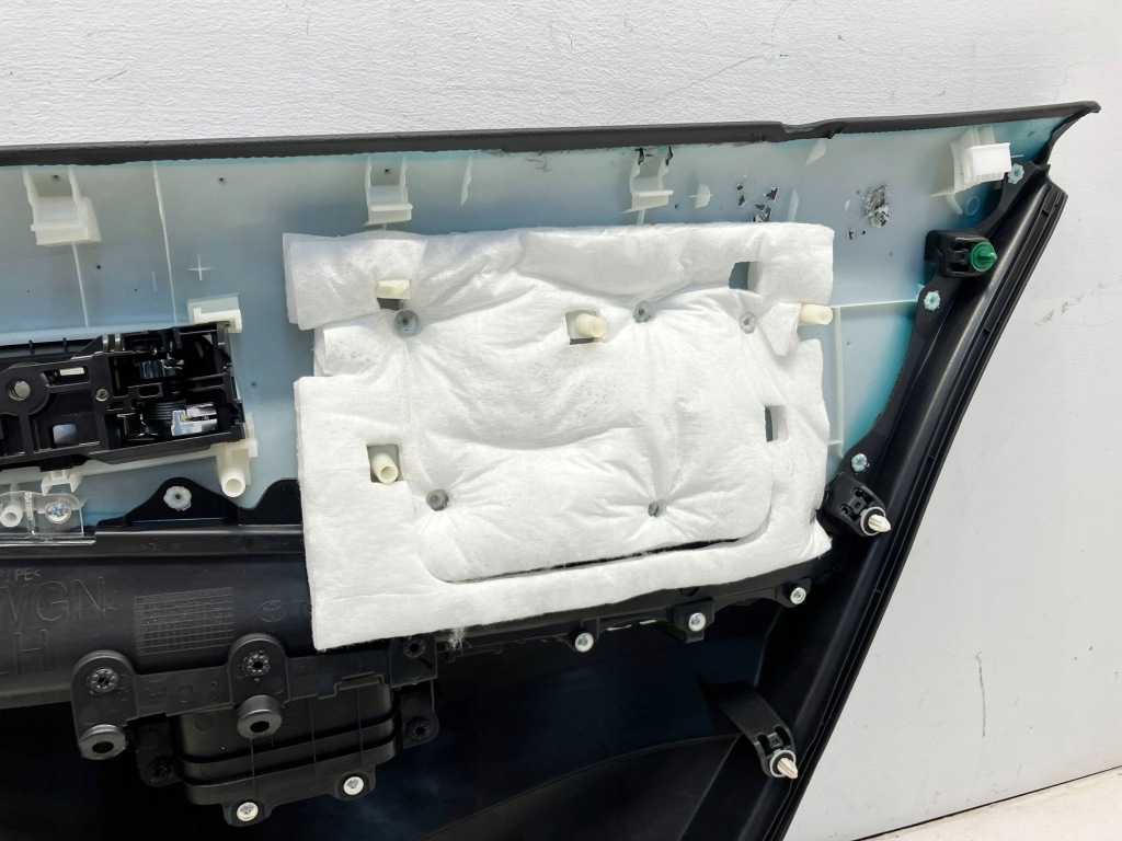 фото №11, Corolla e21 kombi обшивка оббивка двері задніх лівий задня шкіра led