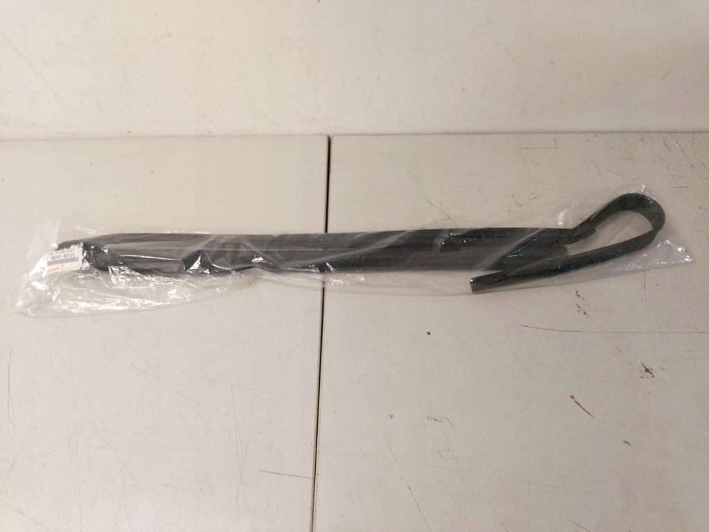 фото №1, Toyota rav4 v прокладка скло двері правий перед 68141-42121