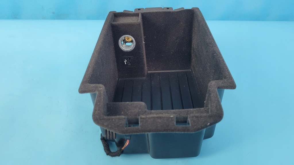 фото №10, Bmw 5' g31 518d touring бардачок полка ниша туннель 9330664 штекер 9247707