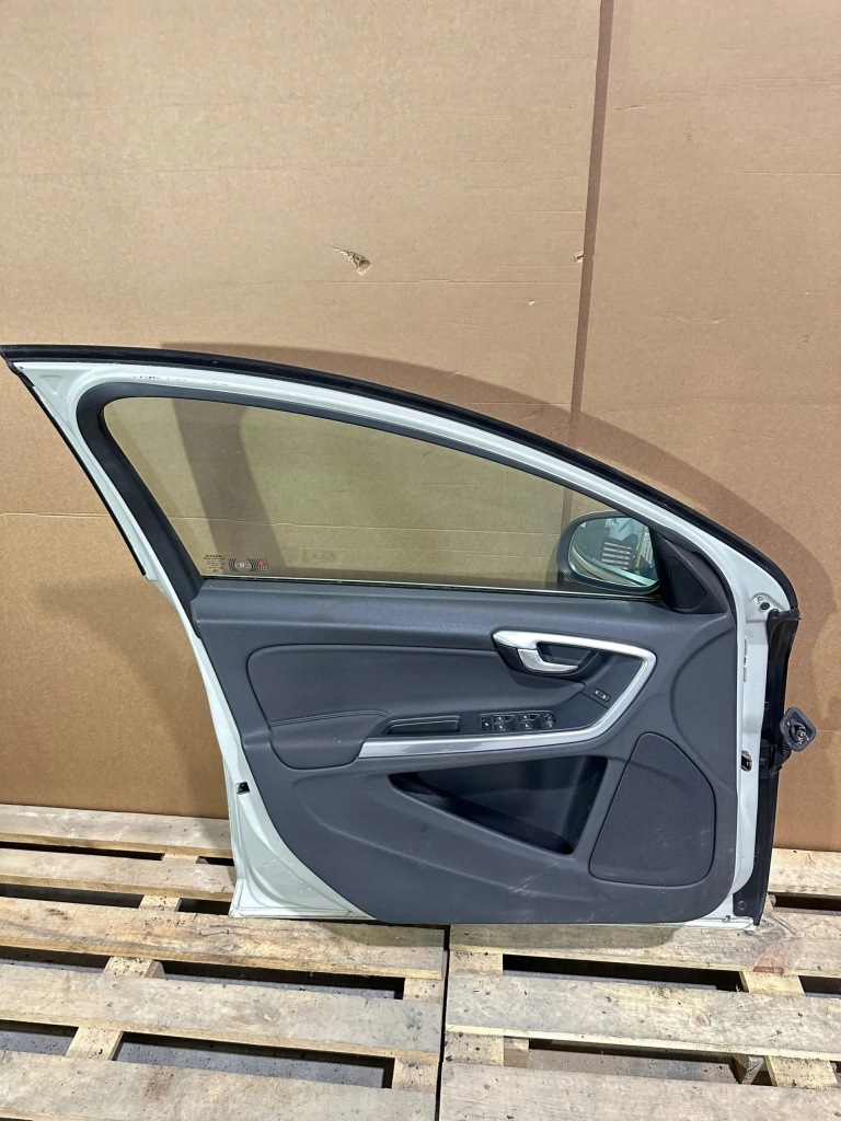 2012 volvo v60 дверь передние Цена
