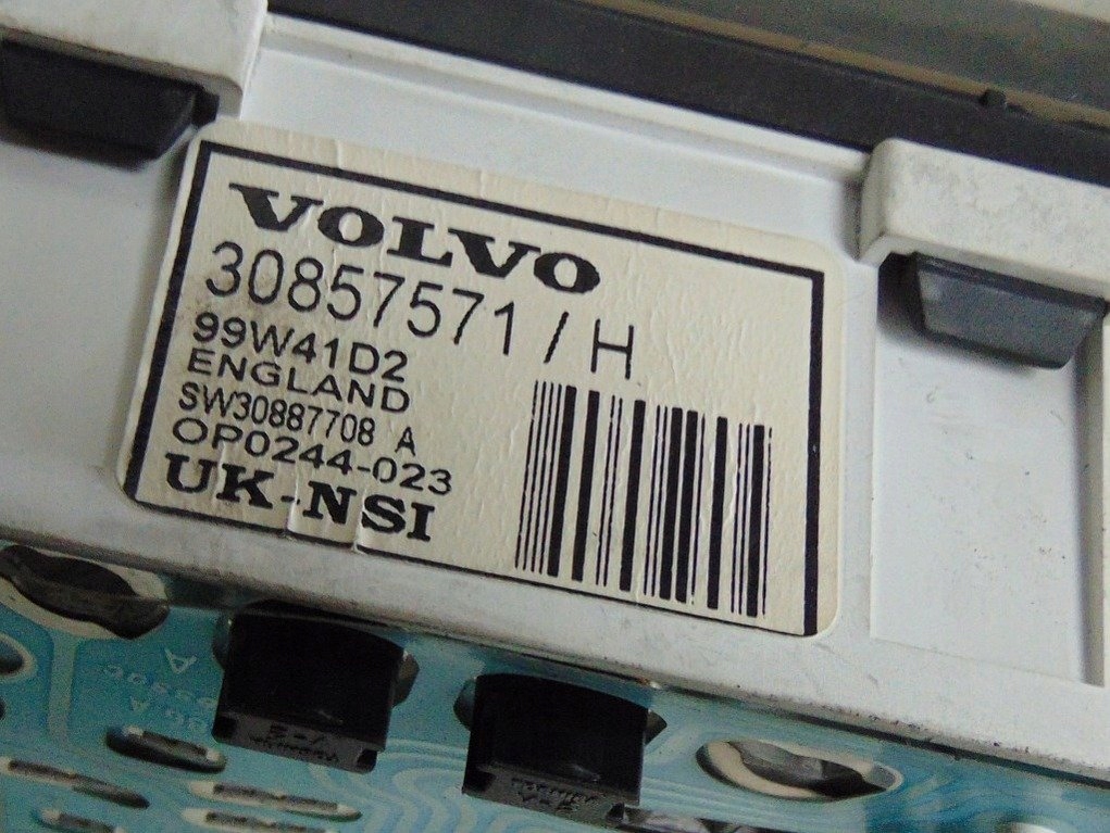 фото №7, Volvo v40 1.9td 116km 99r счетчик приборы 30857571h
