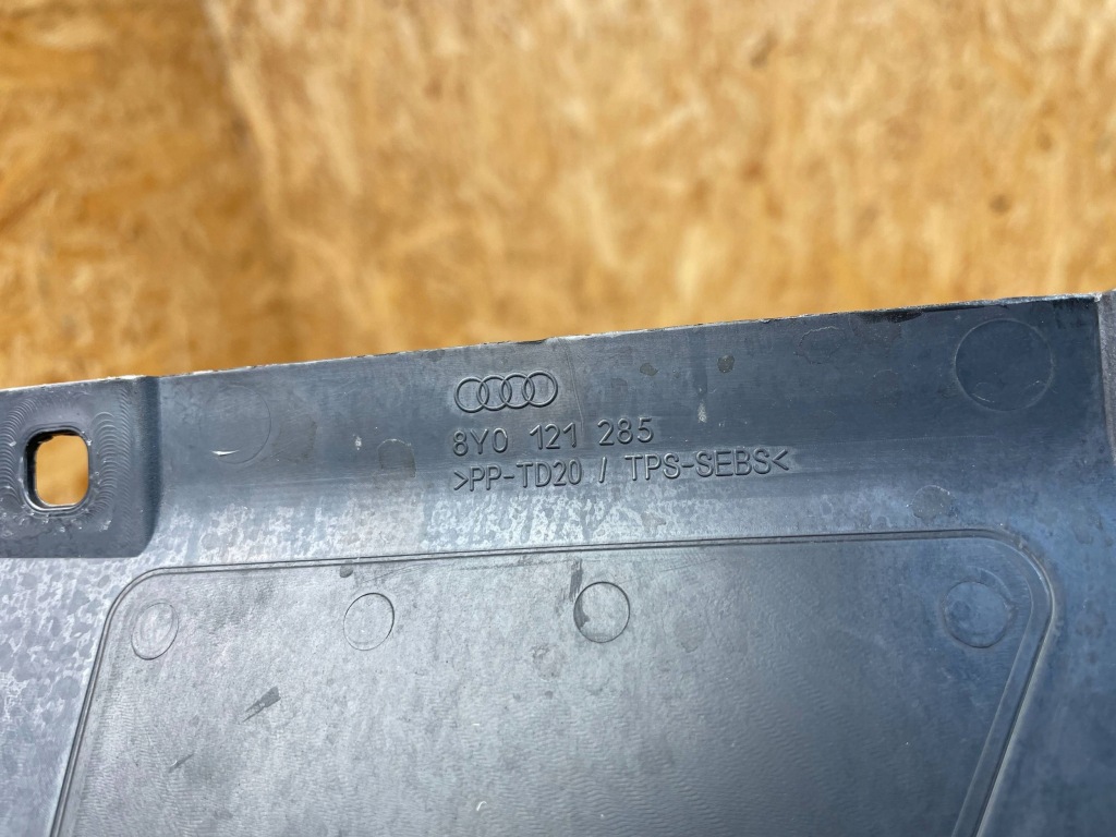 Накладка поперечина передній перед audi a3 8y 8y0121285 2020- Оригінал