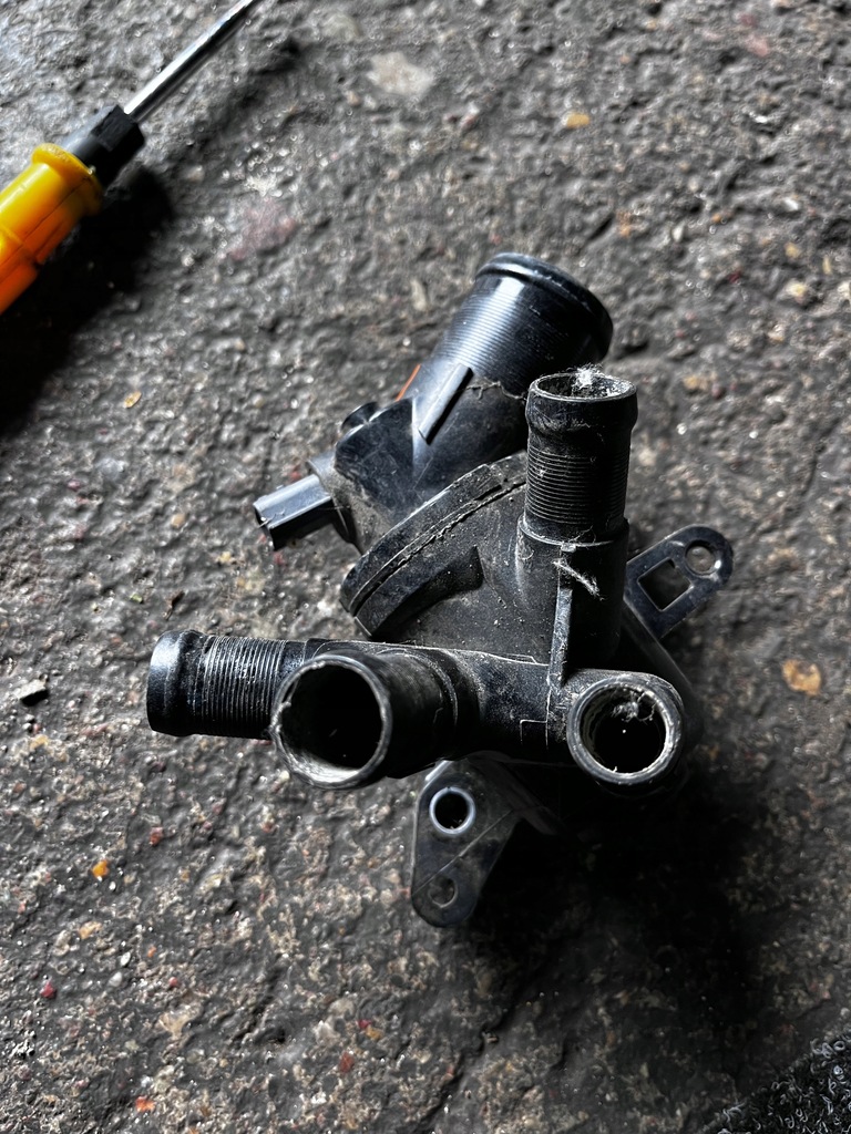 фото №1, 47 renault clio iv captur i термостат 110617089r