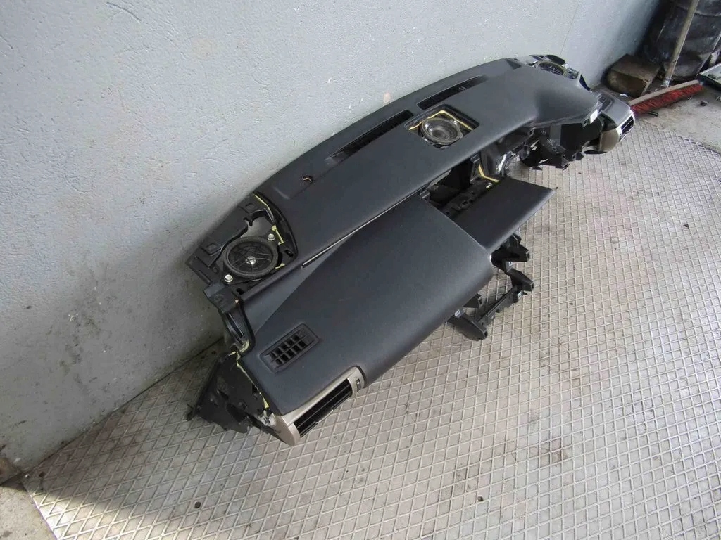 фото №4, Is iii 14r консоль панель приладів приладова