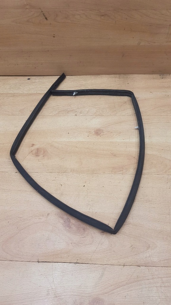 фото №1, Прокладка жабо капот toyota yaris verso