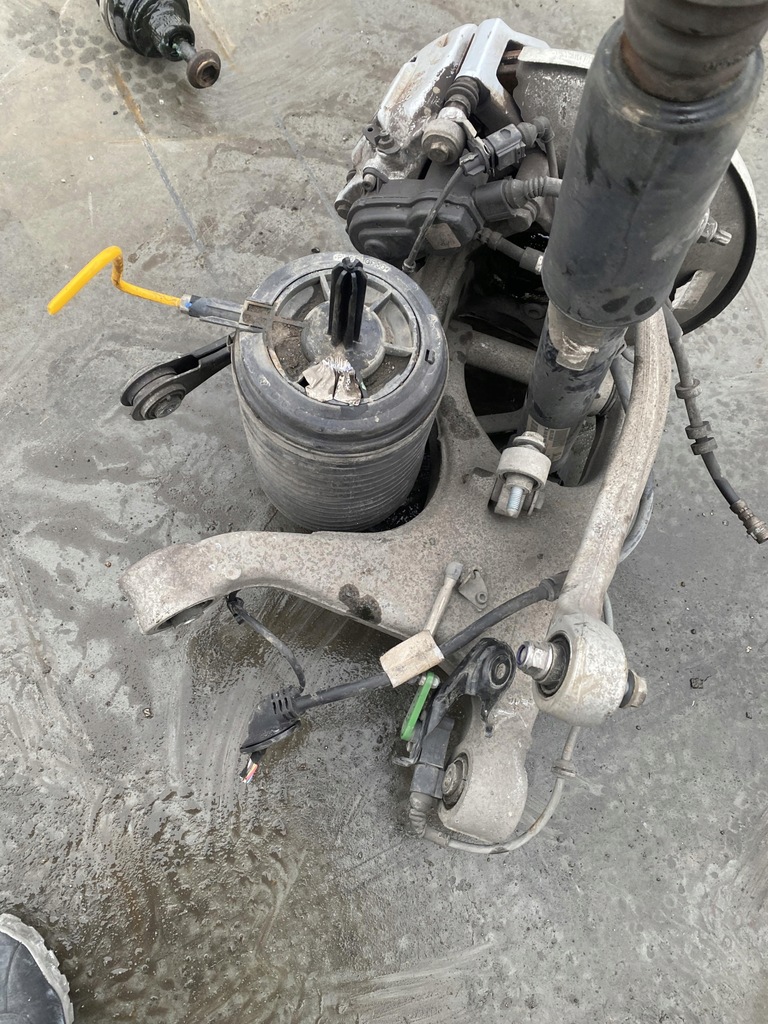 фото №7, Macan 95b поворотный кулак правая задняя 8r0505436c