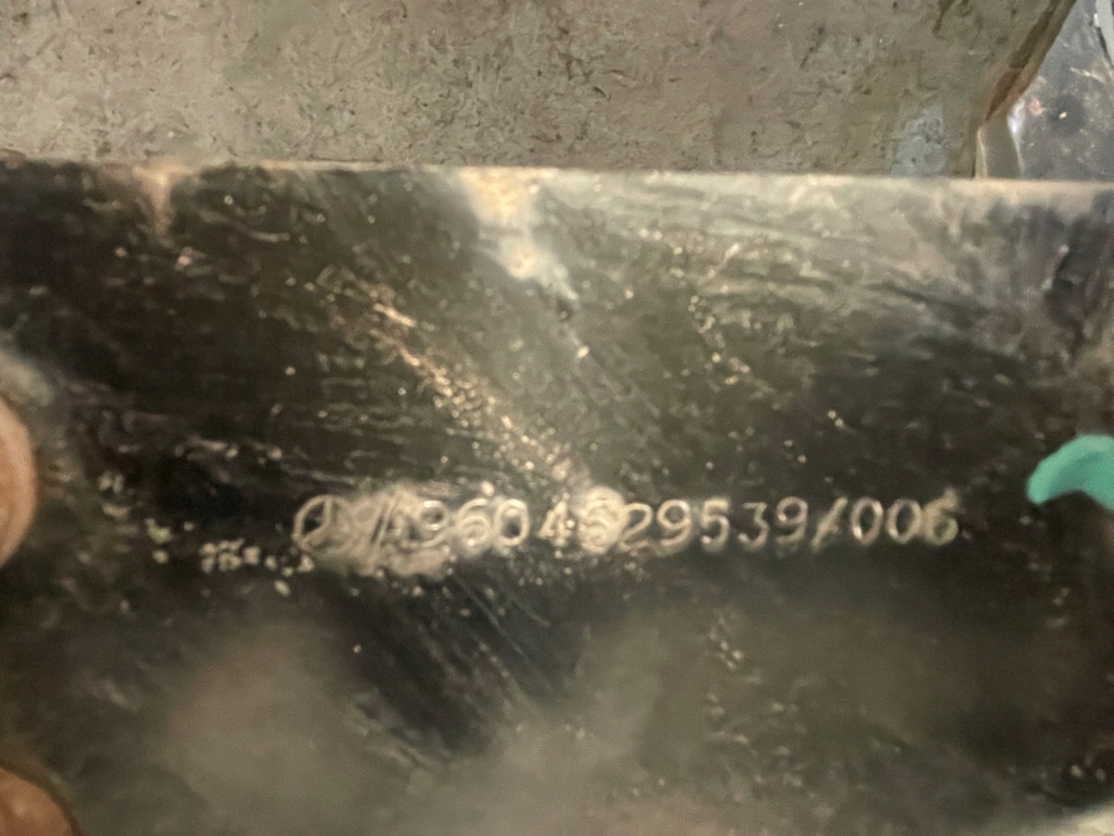 Mercedes actros 11-18 mp4 кронштейн кронштейн відкидання кабіни a9613102258 Доставка