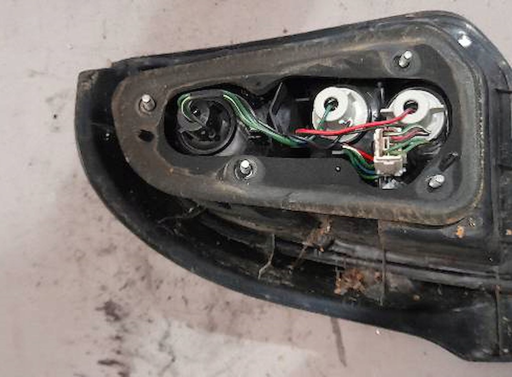 фото №3, Лампа левая задняя mitsubishi colt