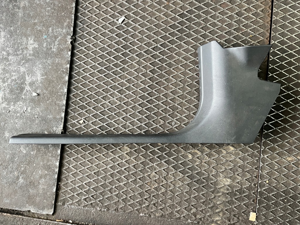 Купити 52 mercedes w176 накладка порога  накладка поріг ліва 2466800106