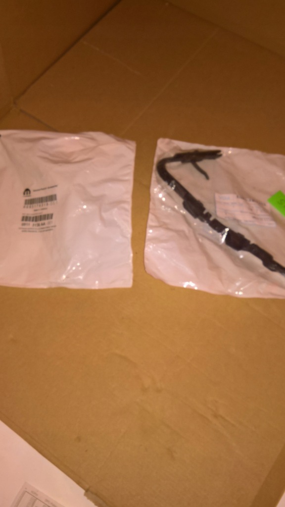 фото №9, Chrysler t&c dodge caravan направляющая кронштейн кронштейн бампера 05113137aa 36aa