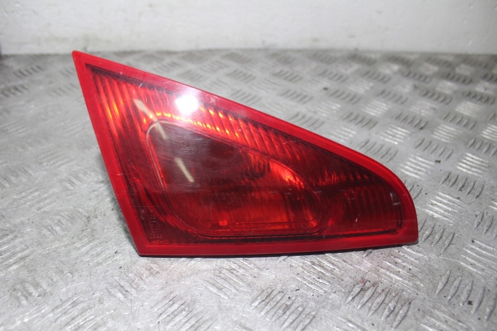 фото №1, Лампа левая задняя w крышка багажника mitsubishi colt vi