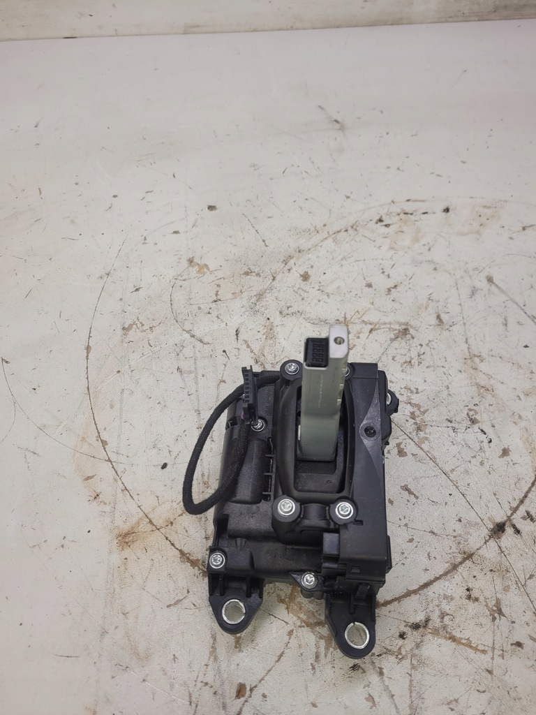 фото №6, Выборщик передач домкрат audi a4 b9 a5 8w1713041k