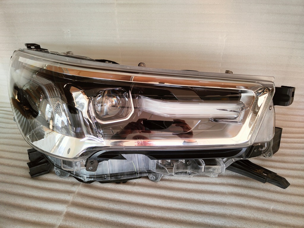 фото №1, Toyota hilux lift full led правая
