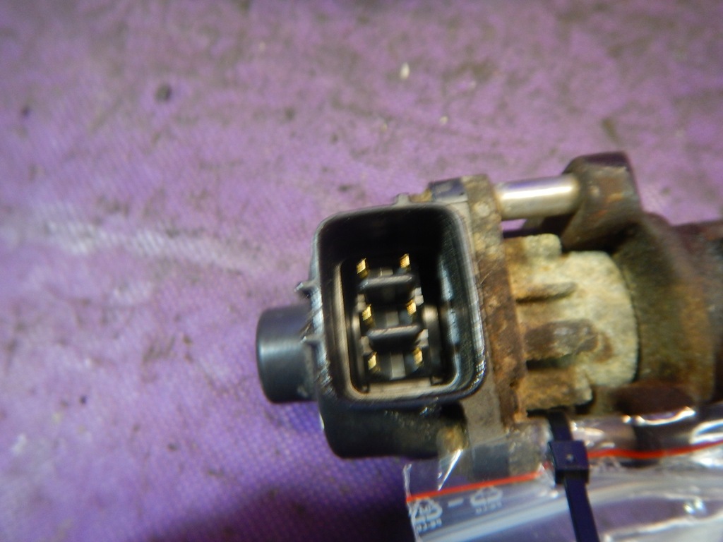 фото №4, Mazda 3 i bk 03-06 1.6 клапан вакуумa egr 6 pin