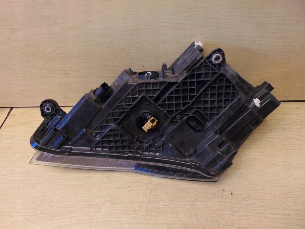 фото №15, Лампа права перед skoda superb iii ксенон led europ