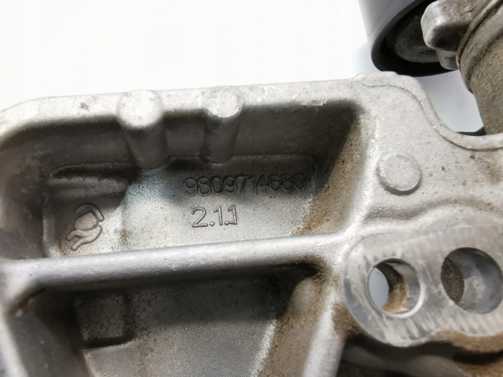 Кронштейн натягувач генератора peugeot 3008 1.2 thp Оригінал