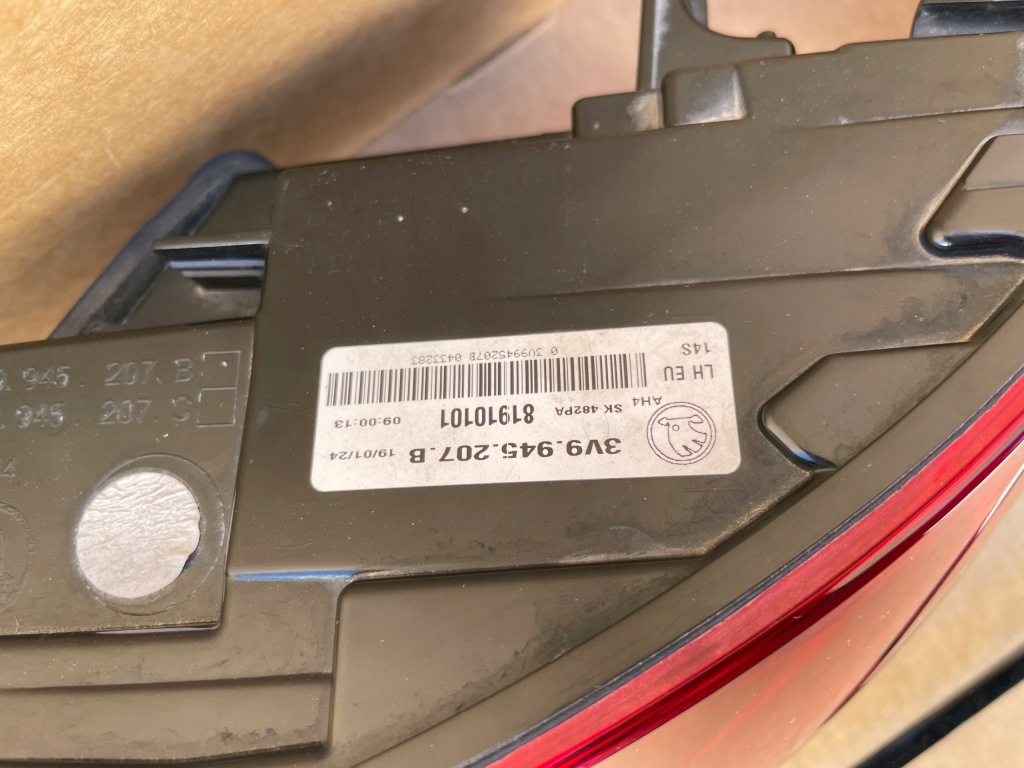 Фонари skoda superb 3 универсал рестайлинг  3v9945207b 3v9945208b full led Киев