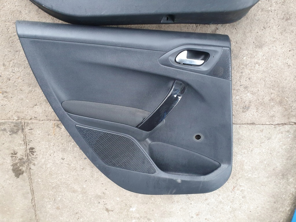 фото №5, Оббивка обшивки na двері peugeot 208 2013- 5d