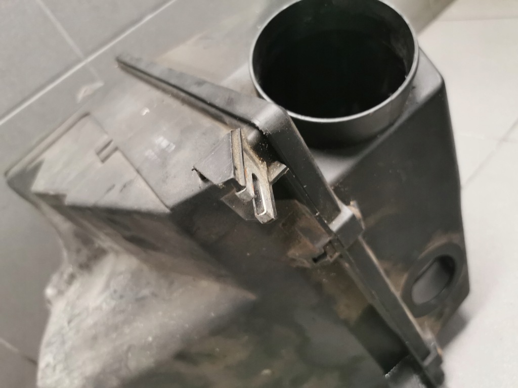 фото №6, Корпус фильтра воздуха audi a8 d2 2.5 059133837a