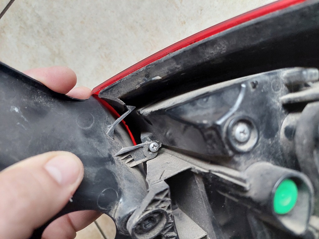 фото №7, Ліва лампа - задня --- renault clio iv - kombi