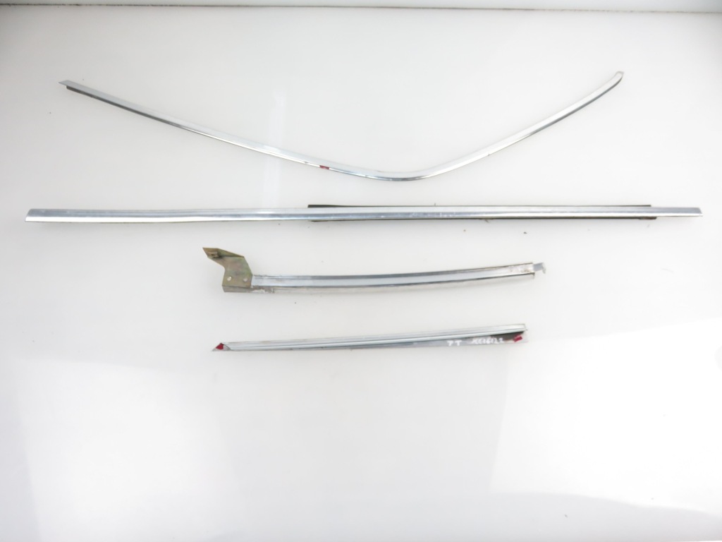 Молдинг хром двері mercedes 123 sedan w123 Недорого