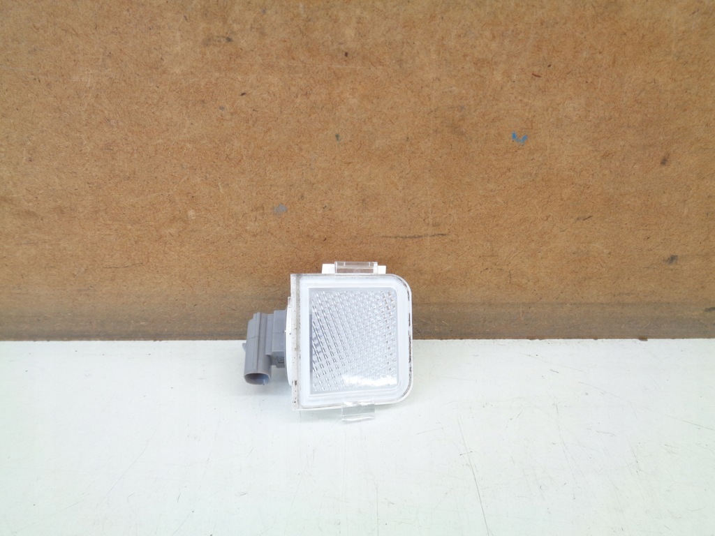 фото №1, Lexus is iii 3 лампа зеркало правая