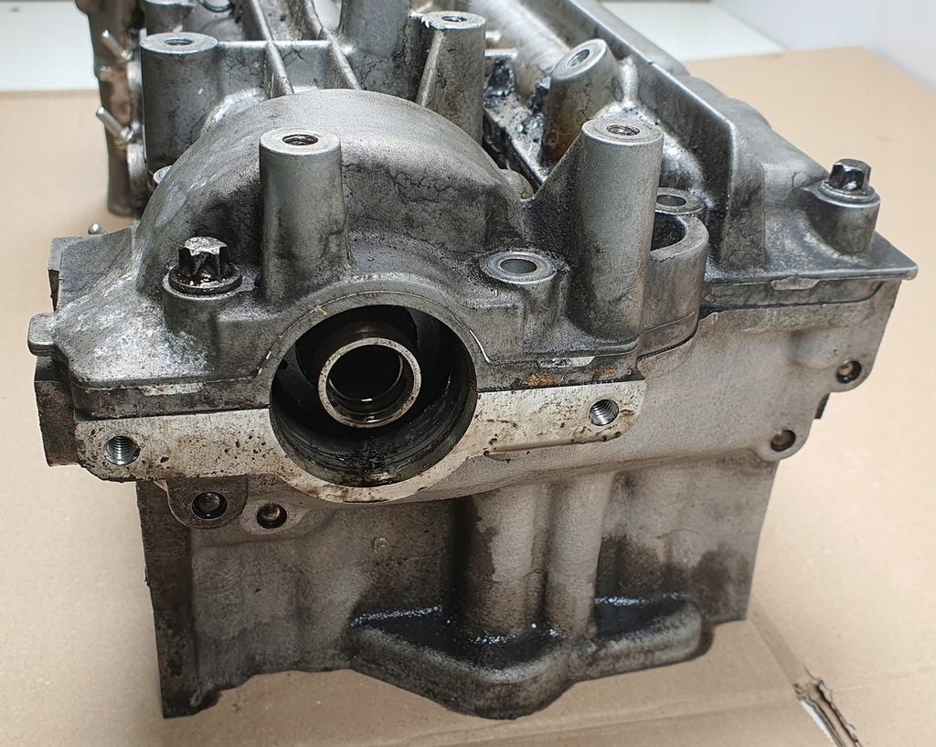 фото №9, Головка двигателя правая mercedes w209 6420163601